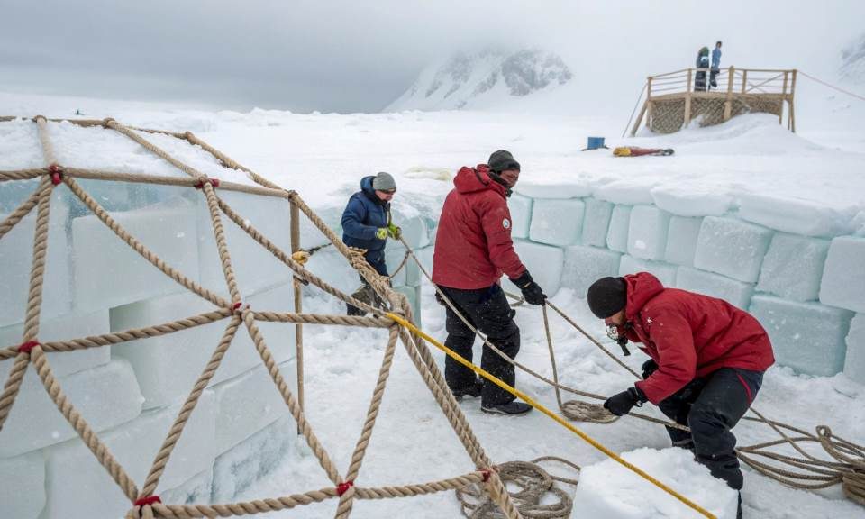 How Can Ropes Be Used to Create Temporary Shelters in Arctic Environments