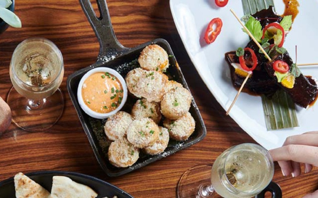 What are the average price ranges for dinner at STK